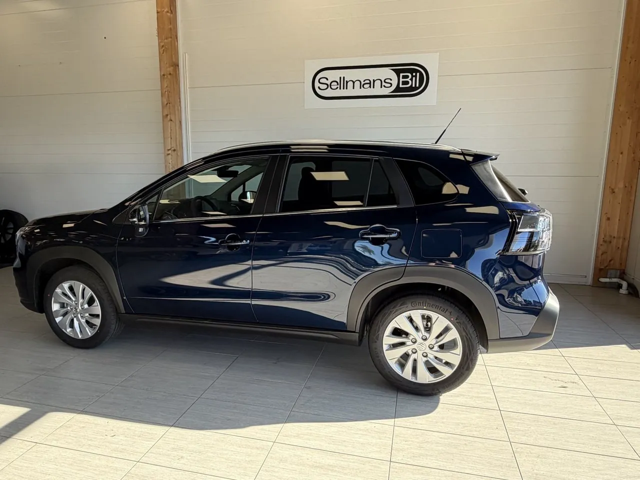 Vehicle image 5