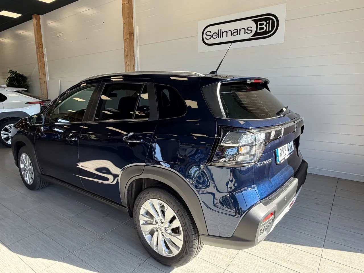 Vehicle image 6