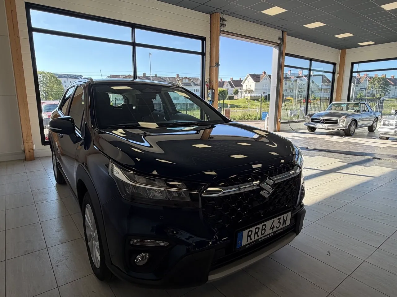 Vehicle image 4