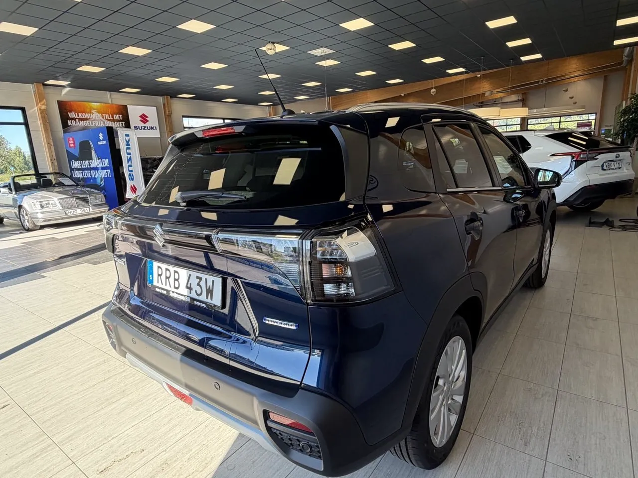 Vehicle image 7