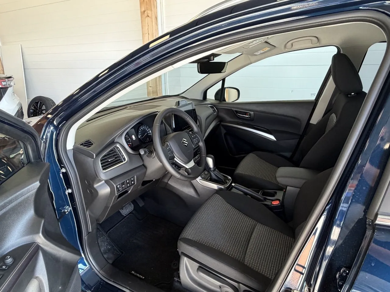 Vehicle image 8