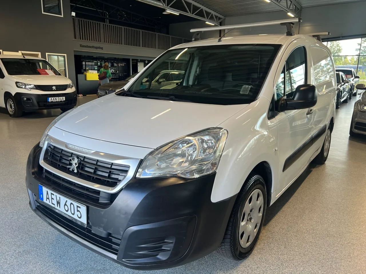 Vehicle image 8