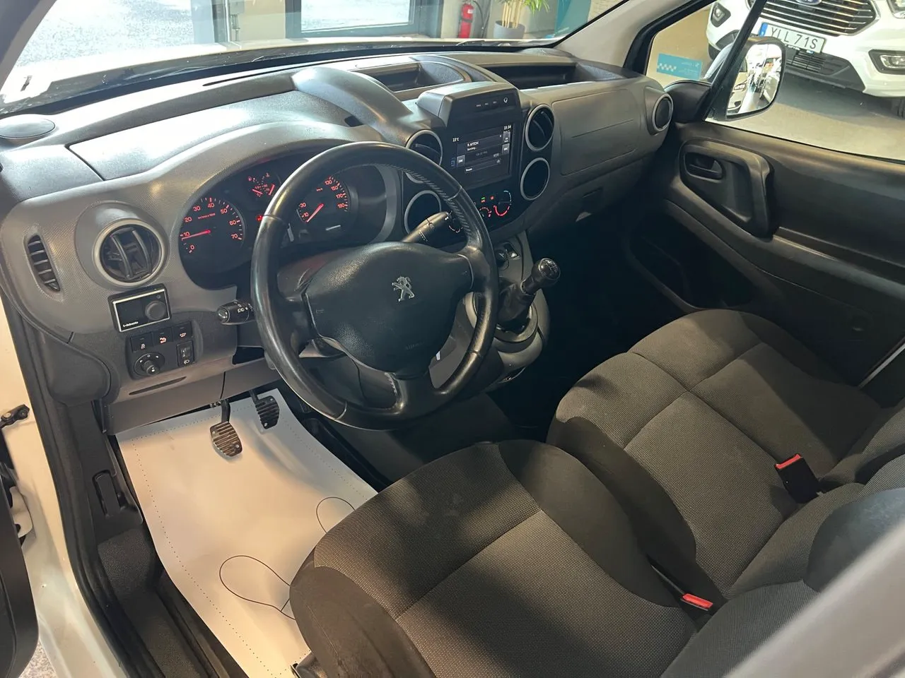 Vehicle image 12