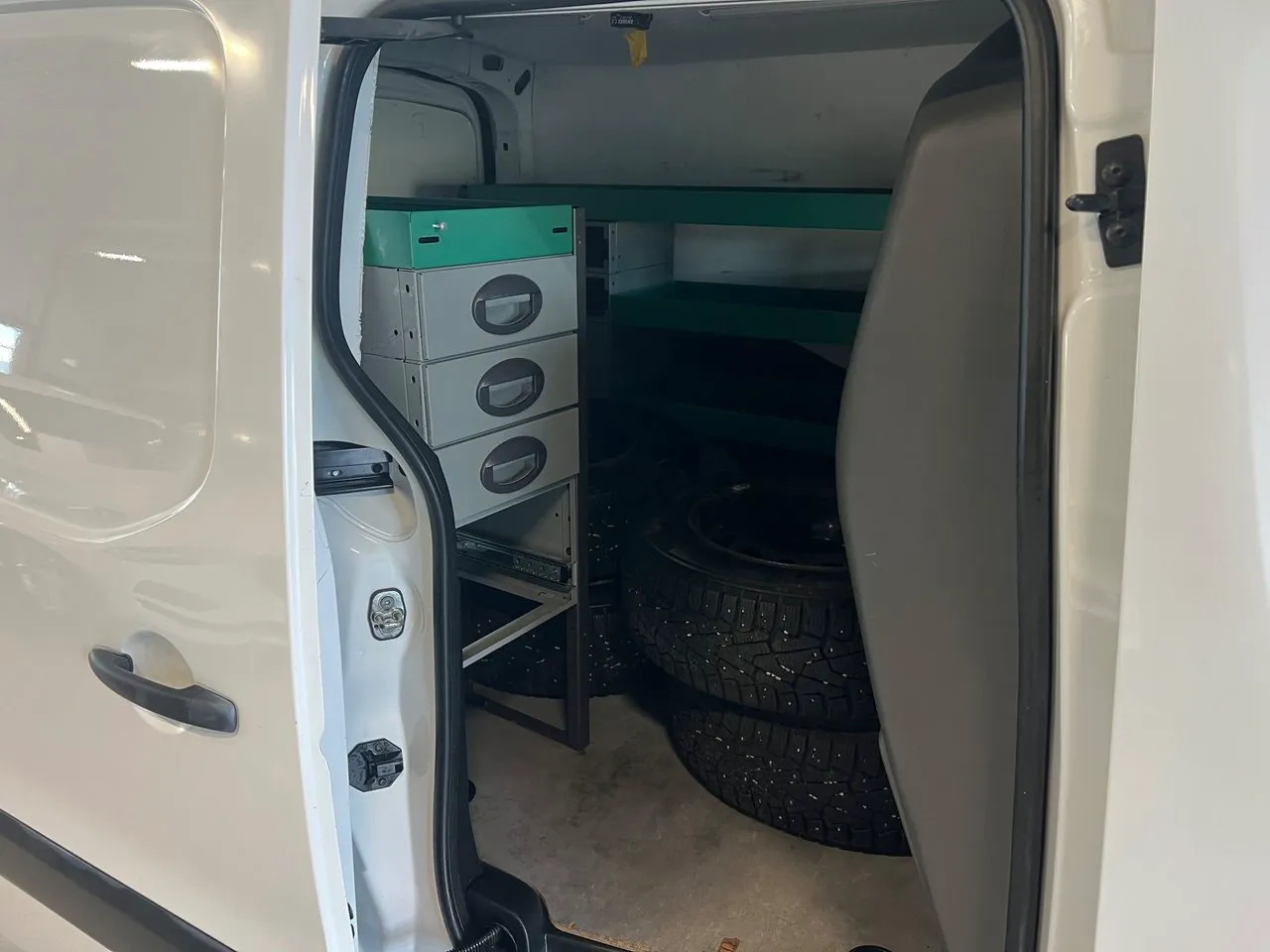 Vehicle image 15