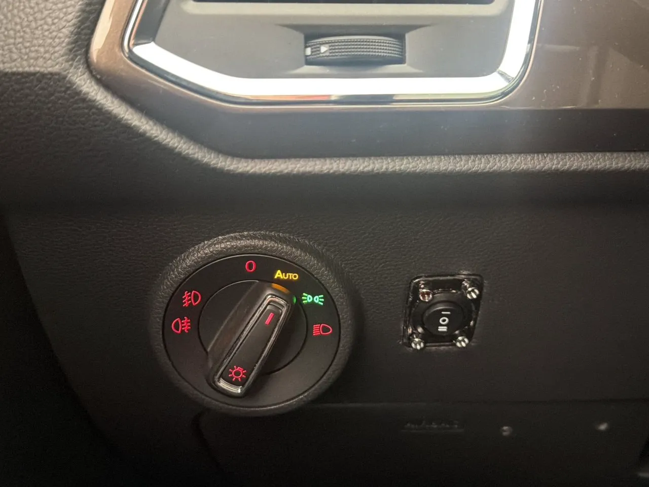 Vehicle image 26