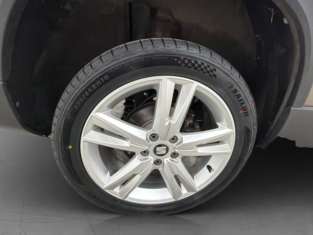 Vehicle image 32