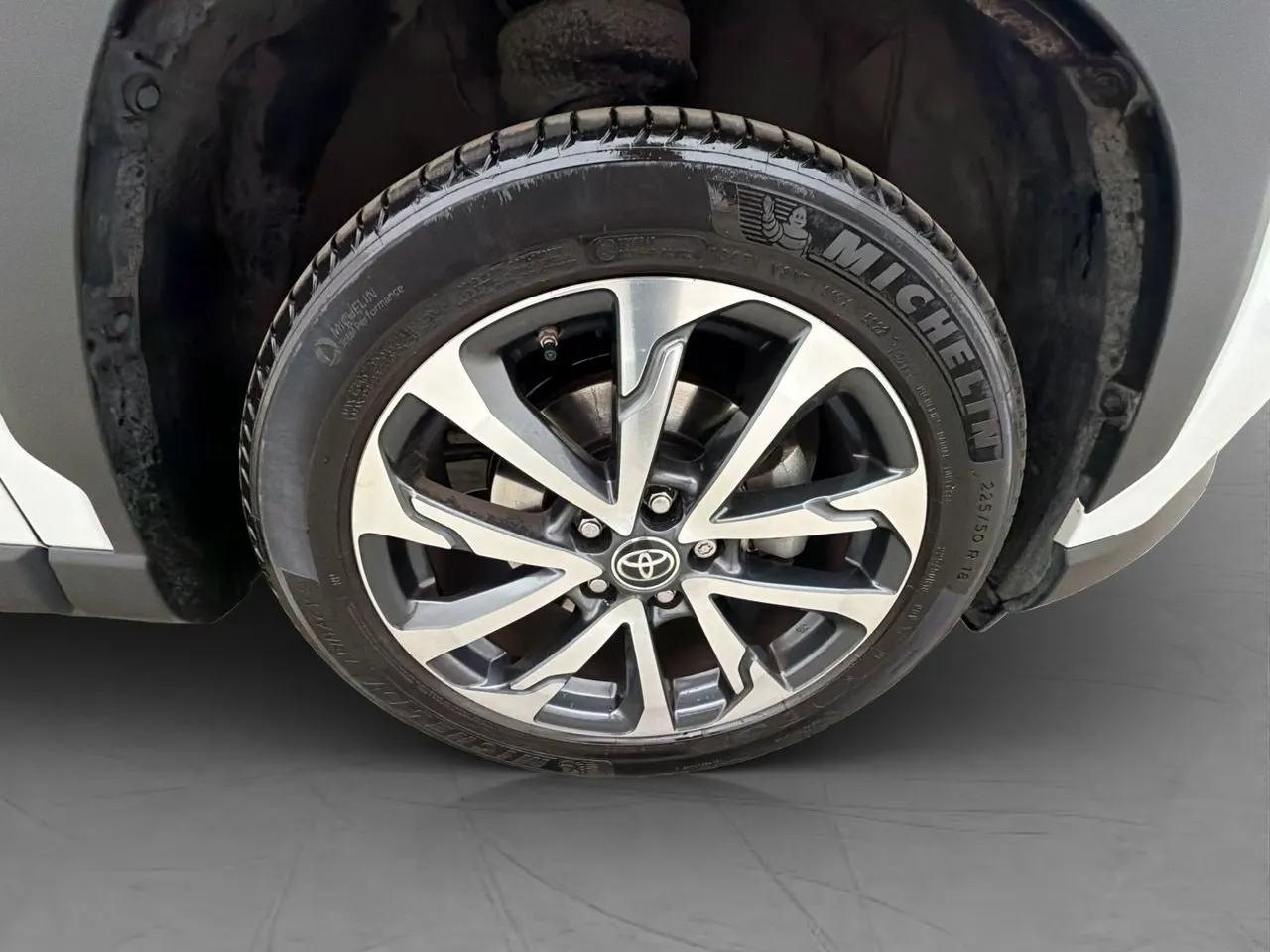 Vehicle image 32