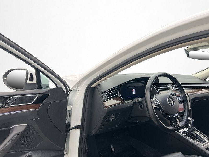 Volkswagen Passat bild 10