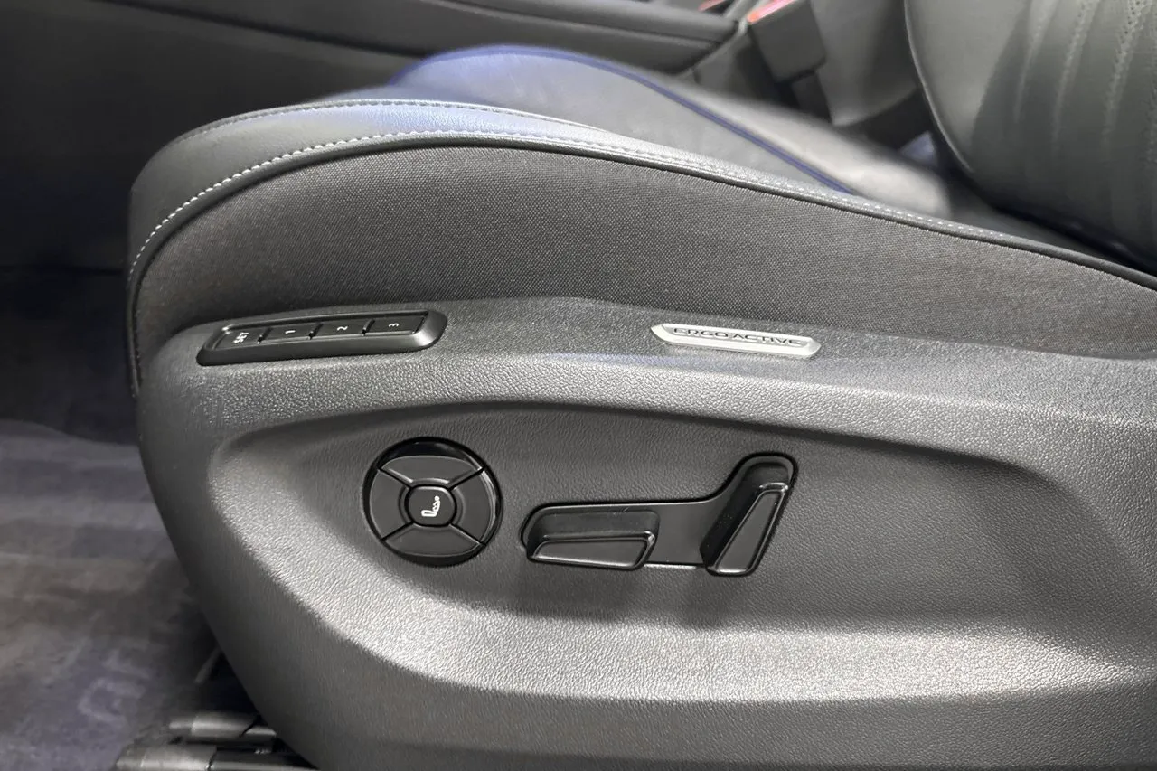 Vehicle image 29