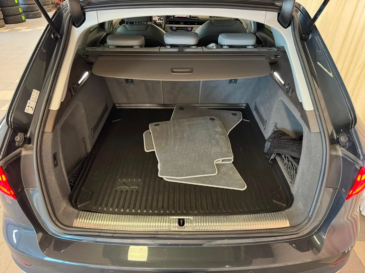 Vehicle image 32
