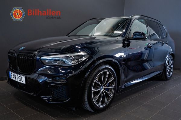 BMW X5 xDrive45e M Sport Pano HUD 360° Kamera Navi Elstol Drag - 2023