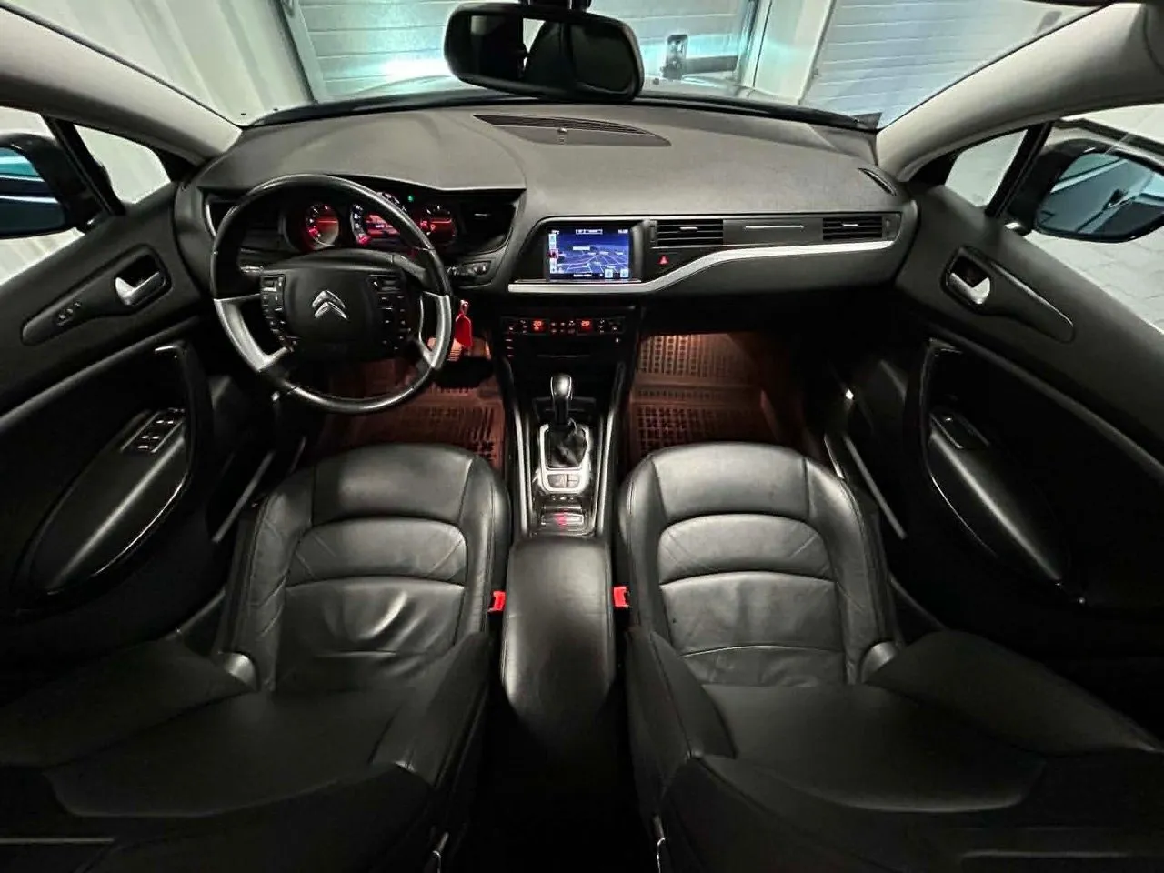 Vehicle image 11