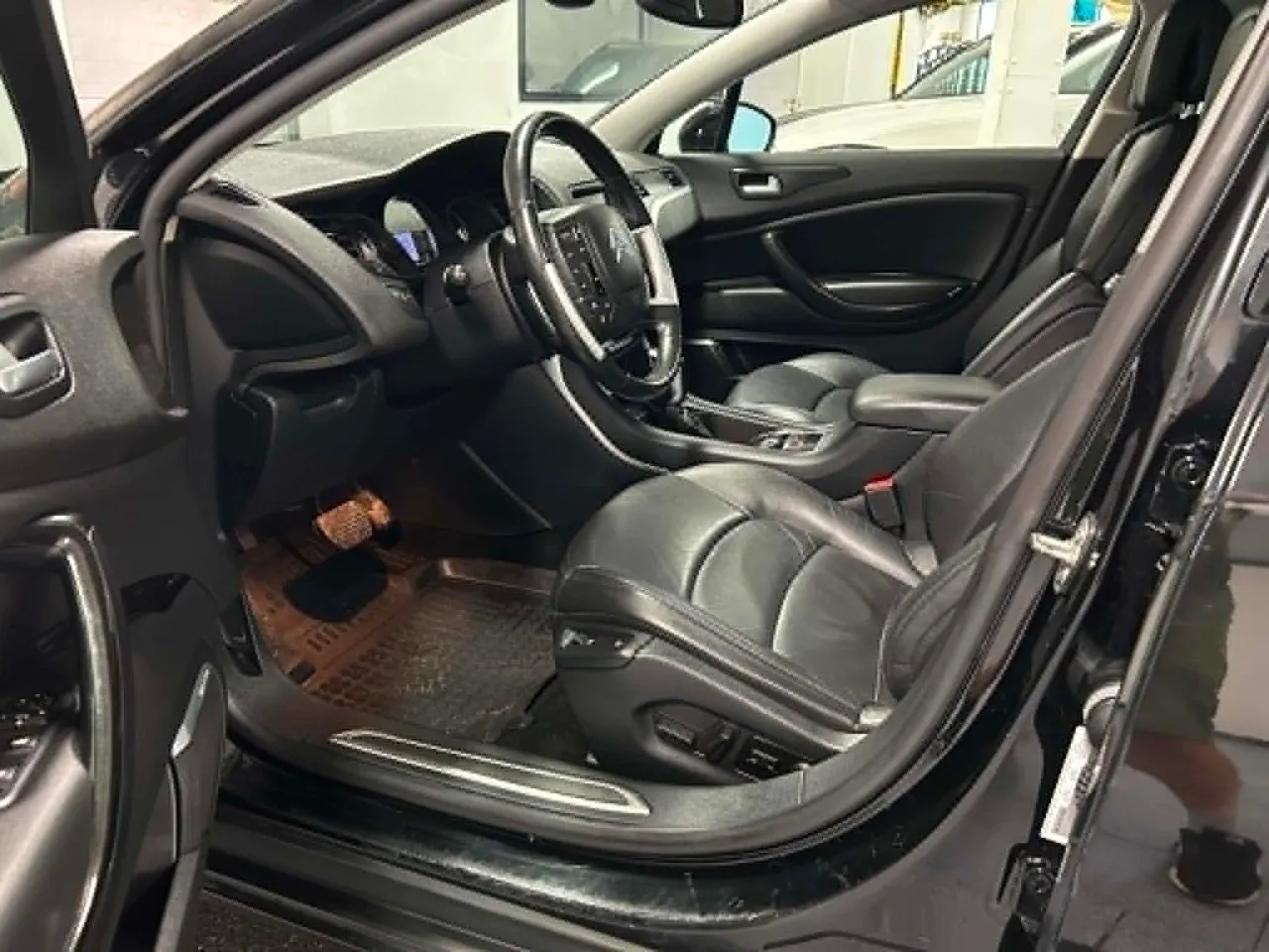 Vehicle image 8
