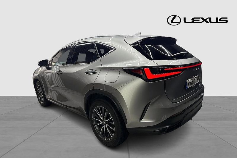Lexus NX bild 2