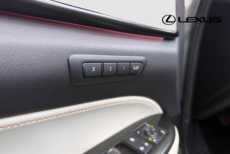 Lexus NX bild 18