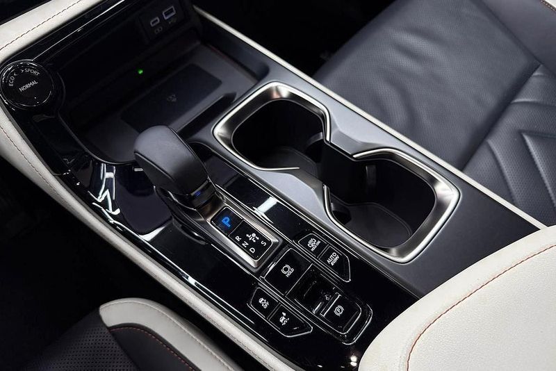 Lexus NX bild 17
