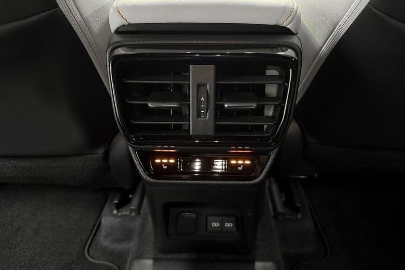 Lexus NX bild 16