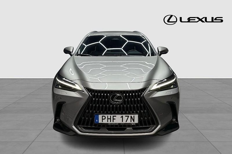 Lexus NX bild 8