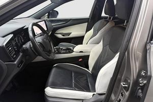 Lexus NX bild 12