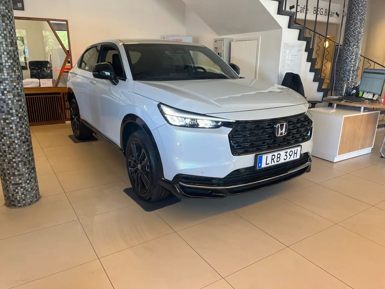 Vehicle image 2