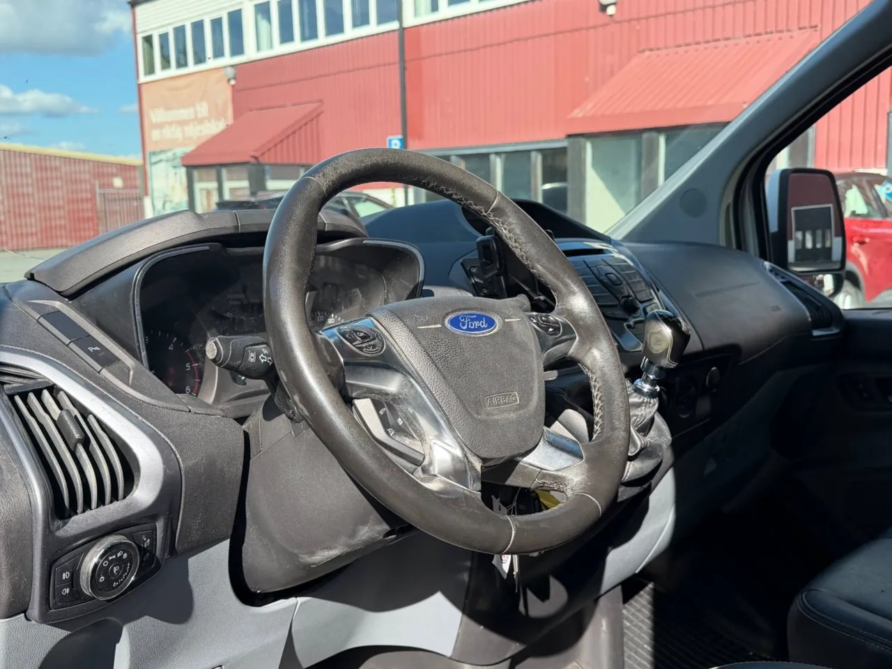Vehicle image 6