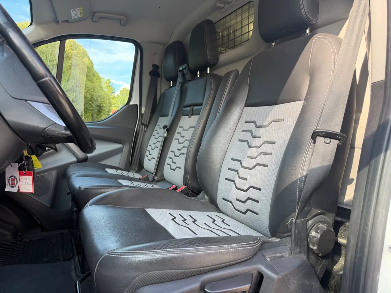 Vehicle image 10