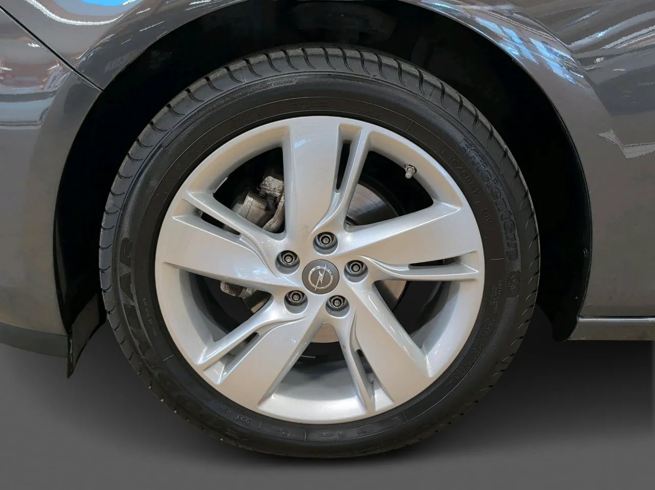 Vehicle image 16