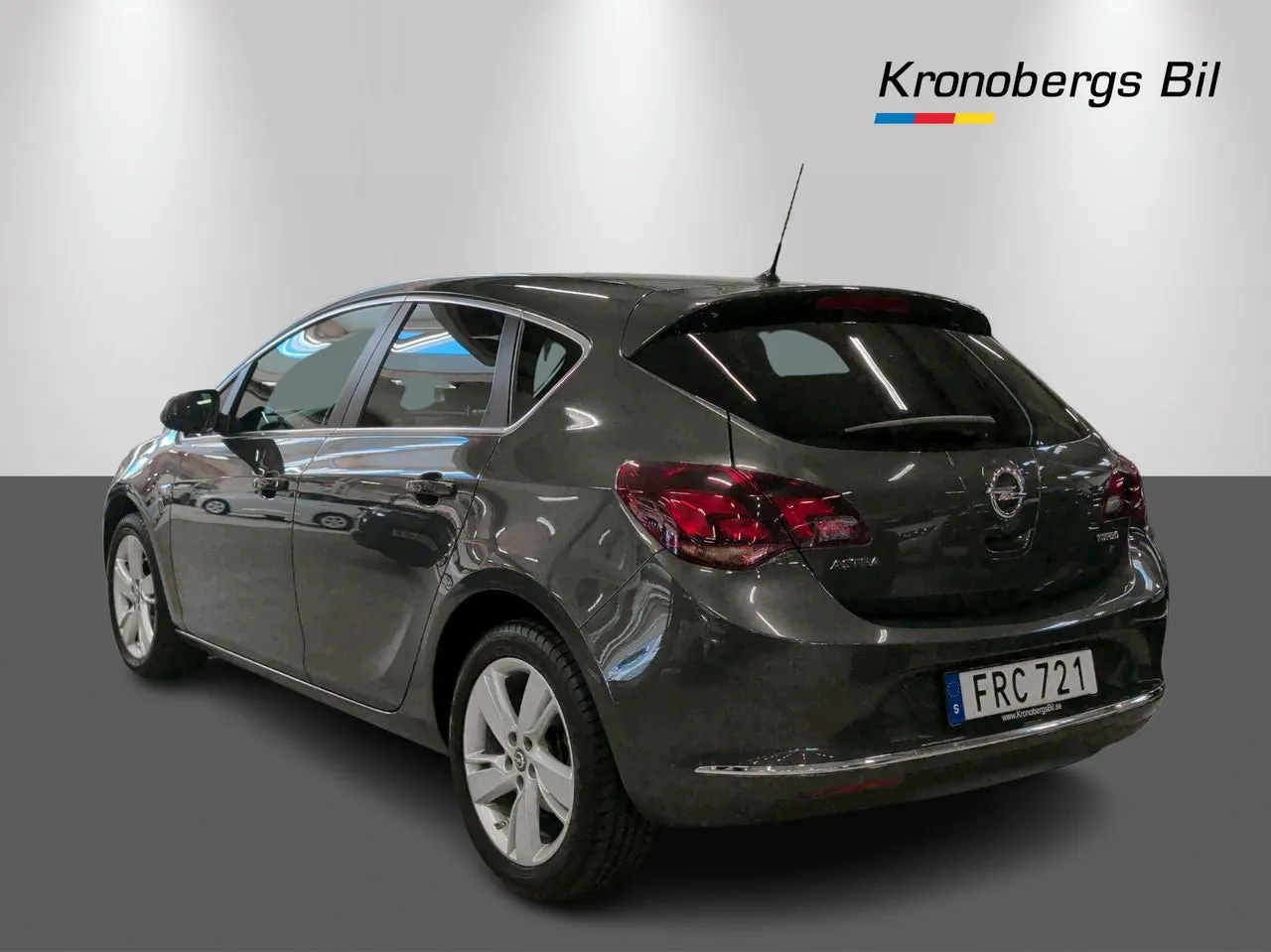 Vehicle image 5