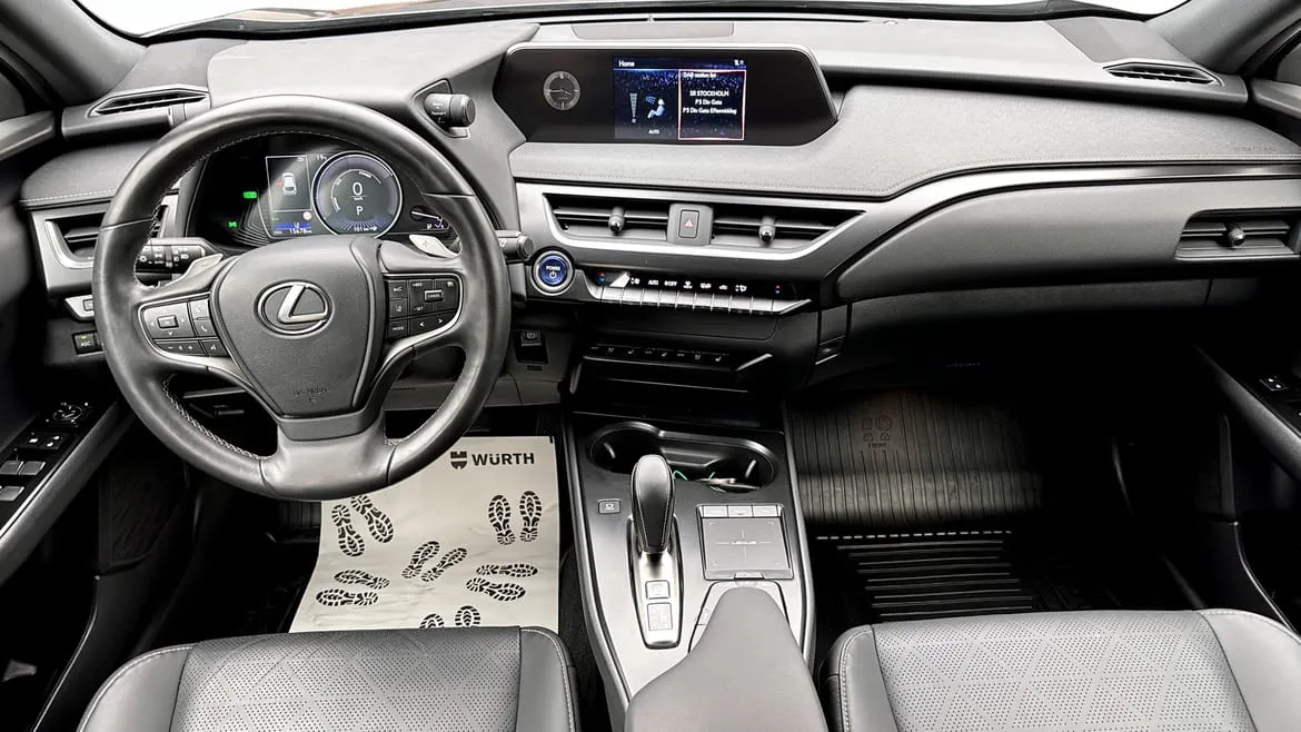 Vehicle image 9