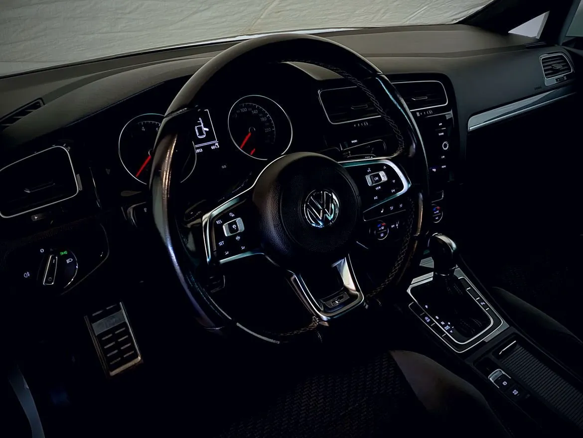 Vehicle image 14