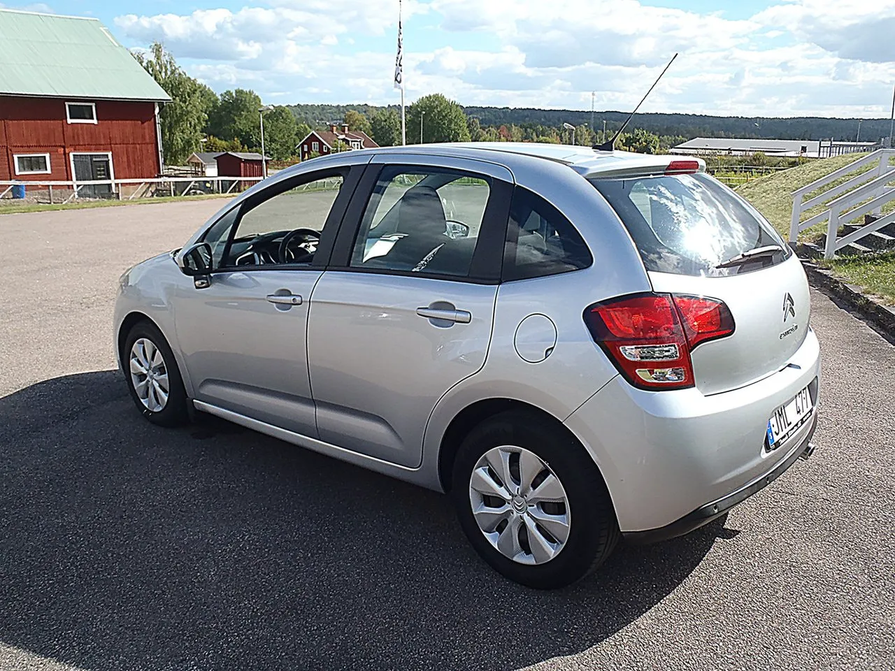 Vehicle image 2