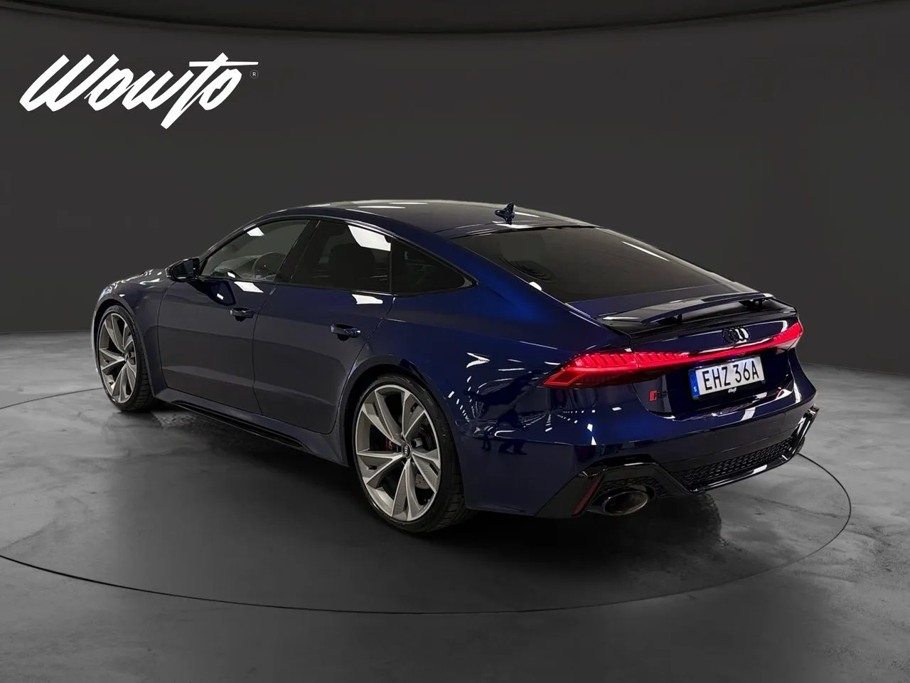Vehicle image 5