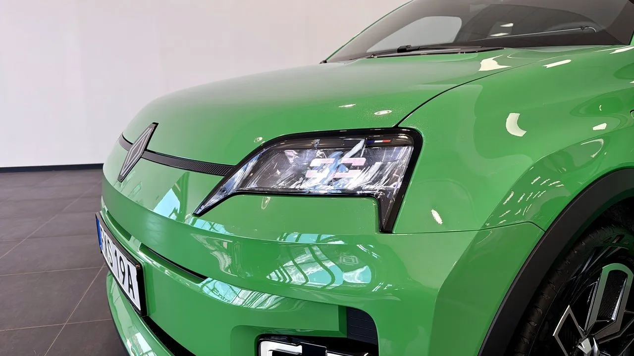 Vehicle image 19