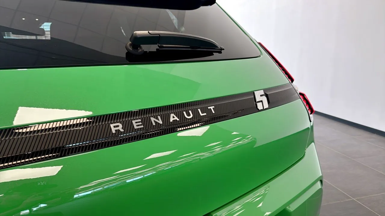 Vehicle image 21