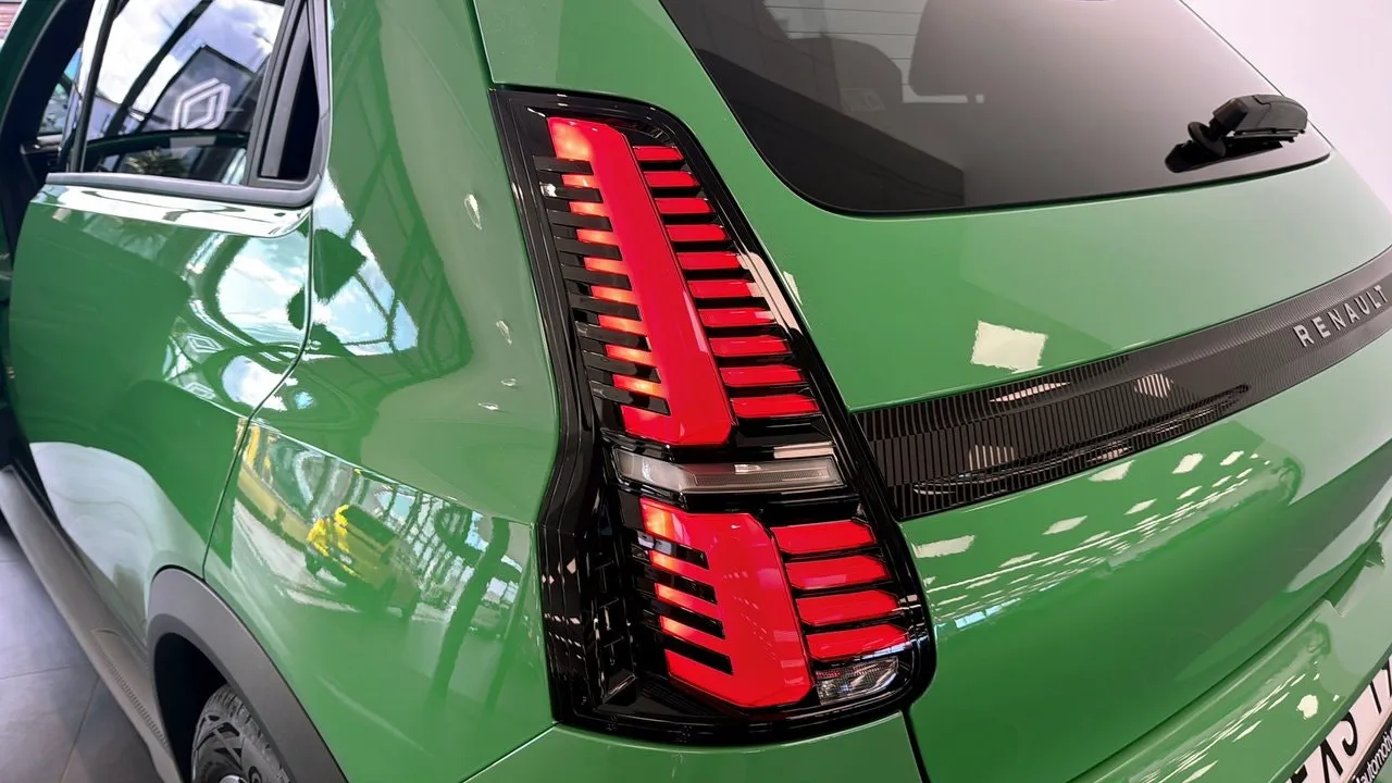 Vehicle image 20