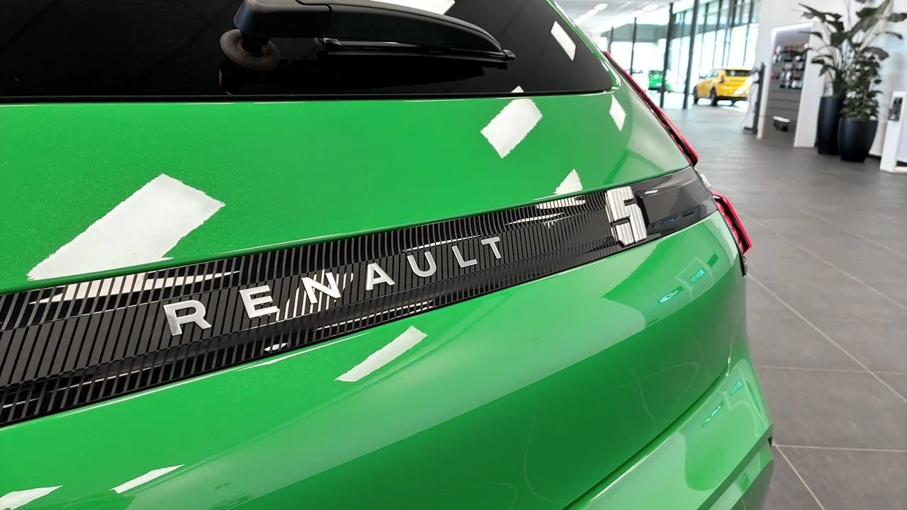 Vehicle image 23