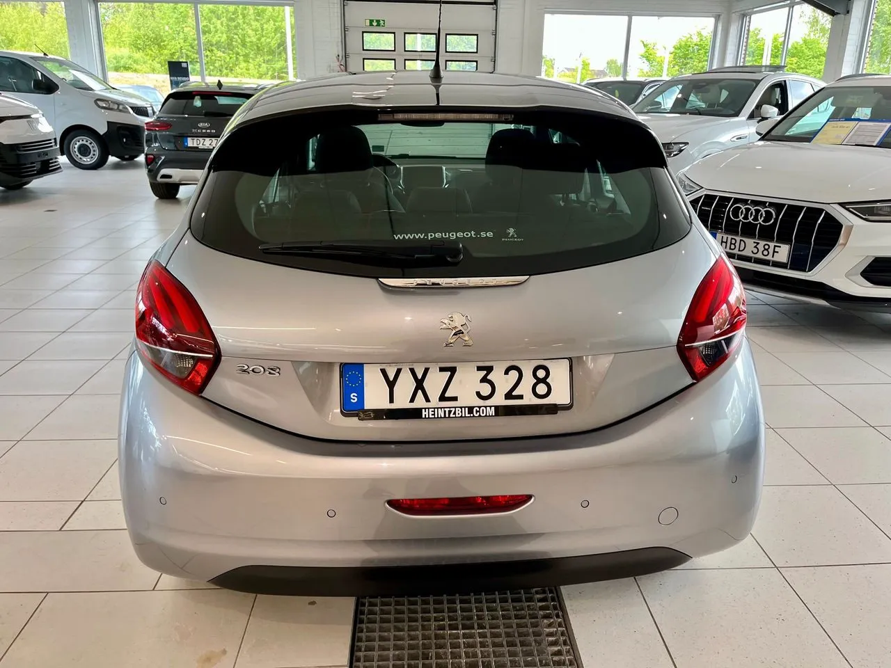 Vehicle image 5