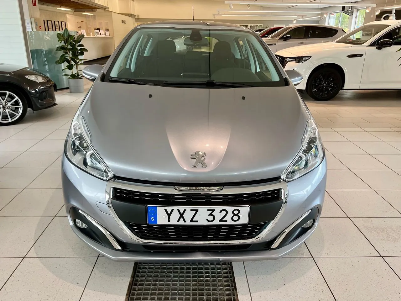 Vehicle image 4