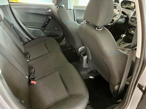Peugeot 208 bild 11