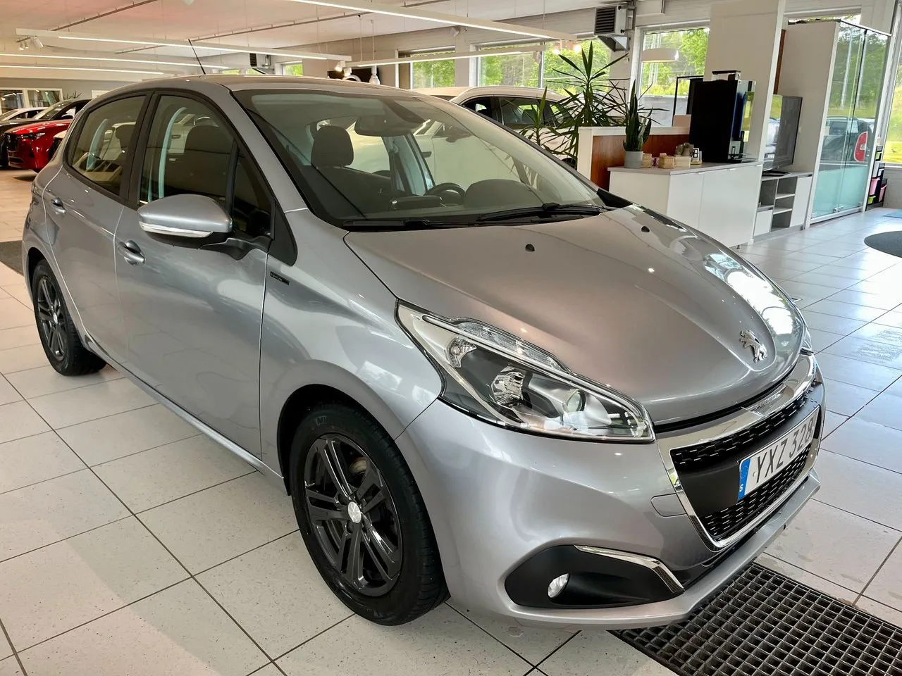 Vehicle image 3