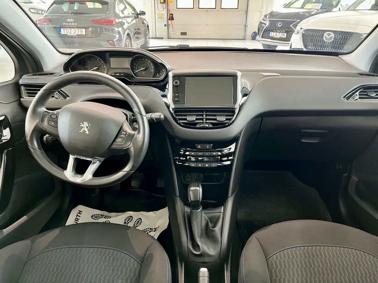 Vehicle image 10