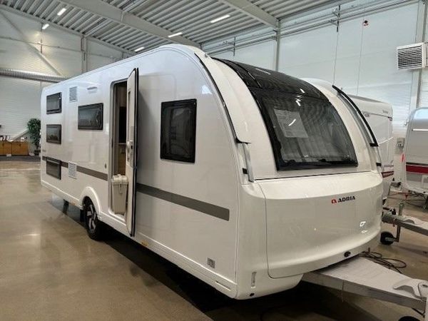Adria Adora 593 UK Barnkammare KAMPANJPRIS - 2025