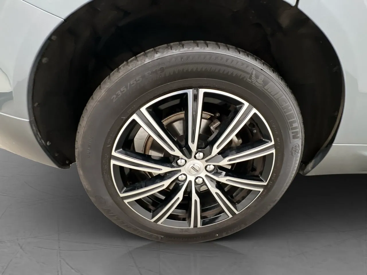 Vehicle image 32