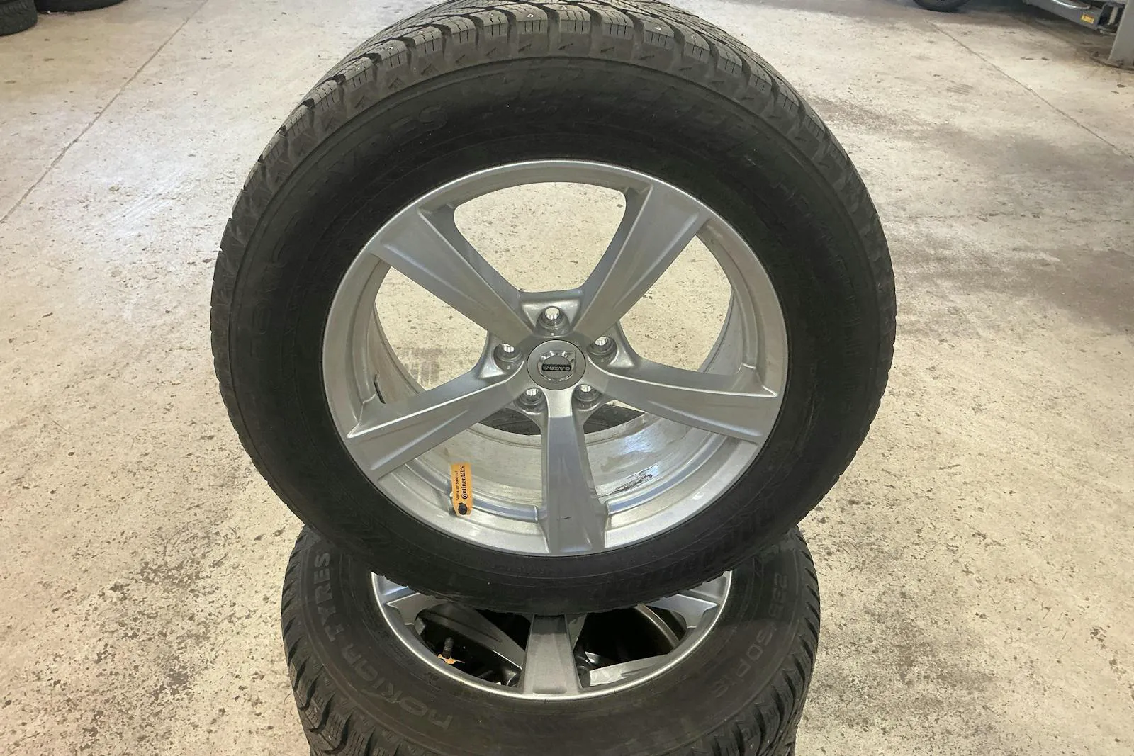 Vehicle image 16