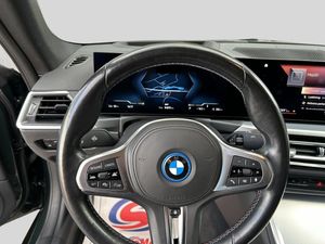 BMW i4 bild 11