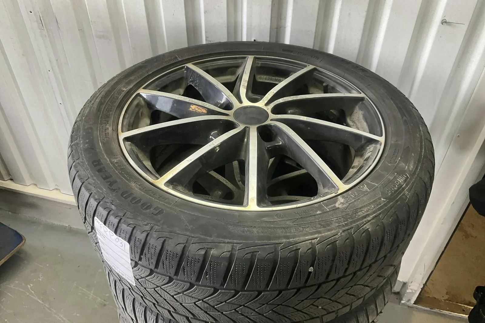 Vehicle image 15