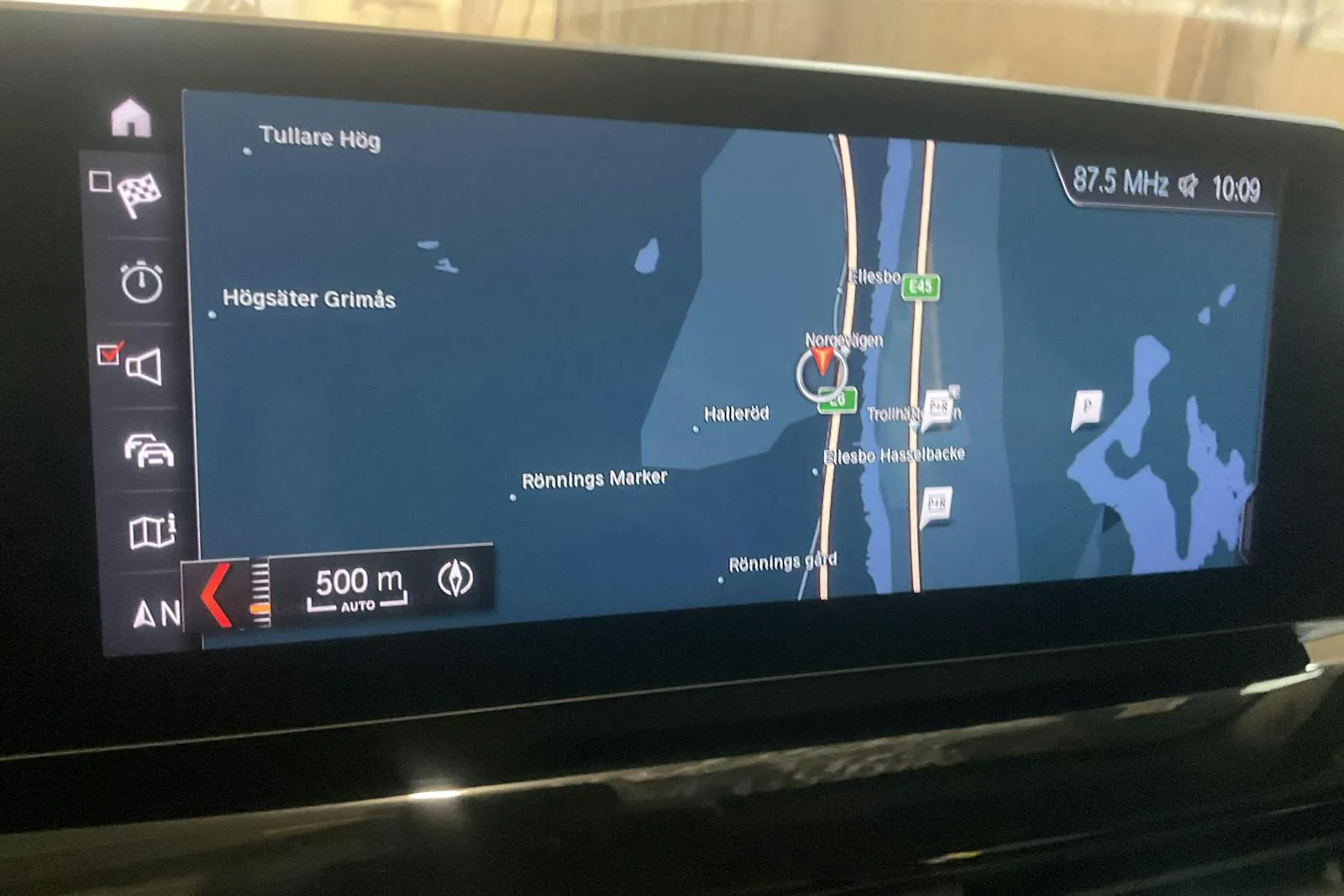 Vehicle image 10