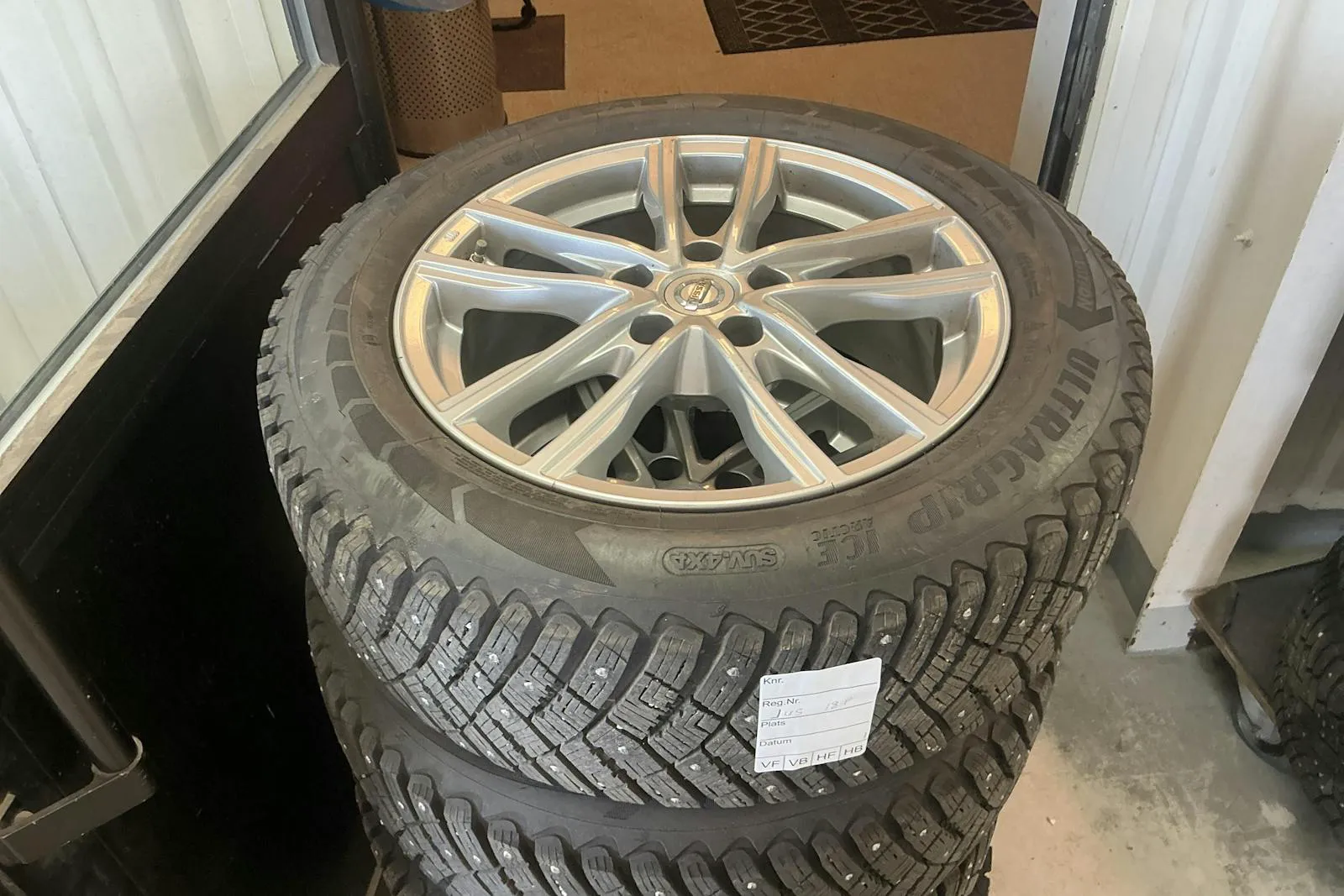 Vehicle image 13