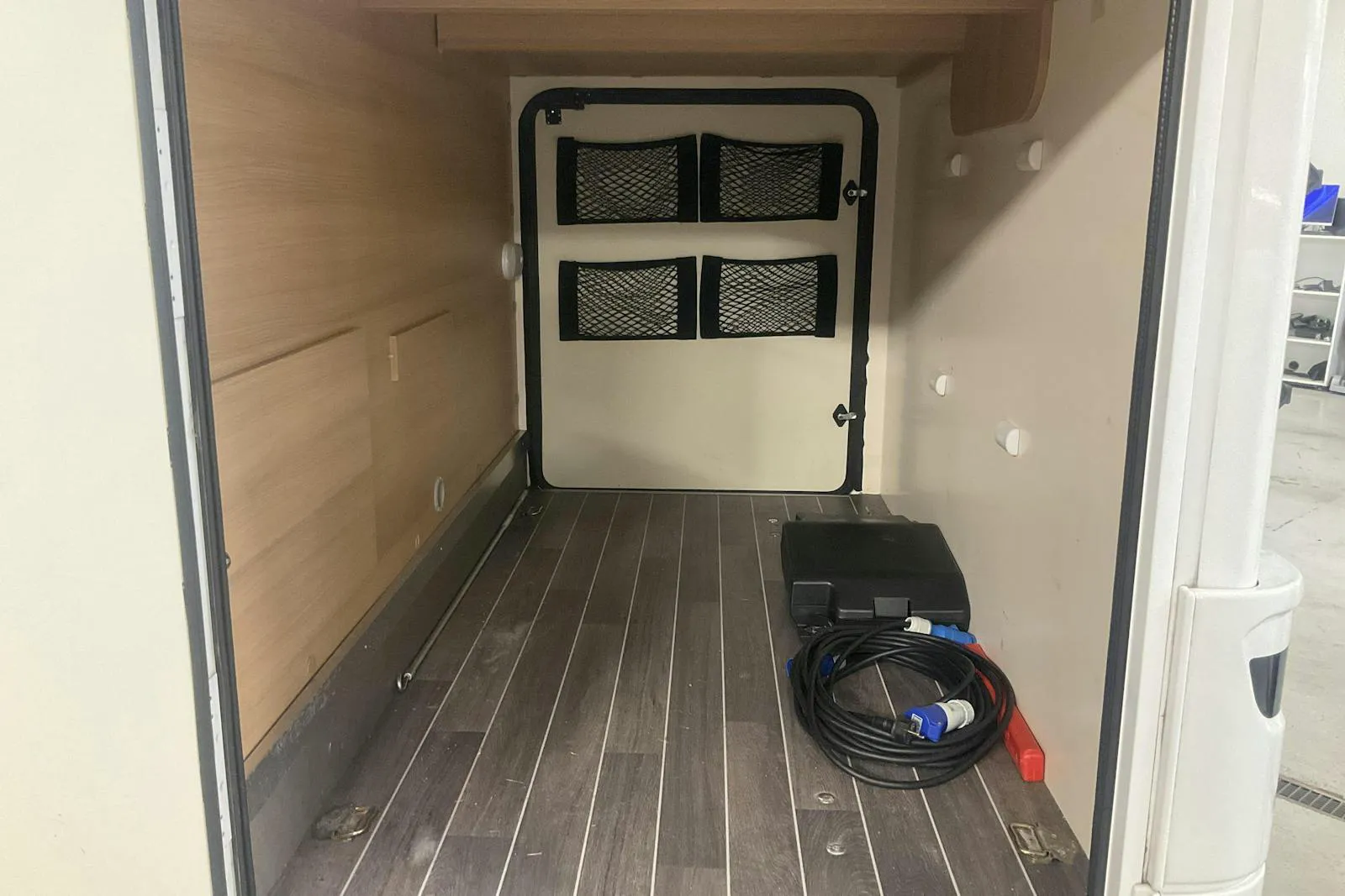 Vehicle image 32