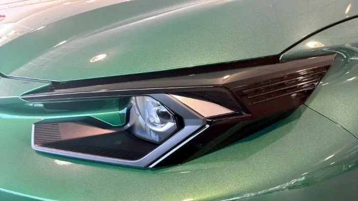 Vehicle image 18